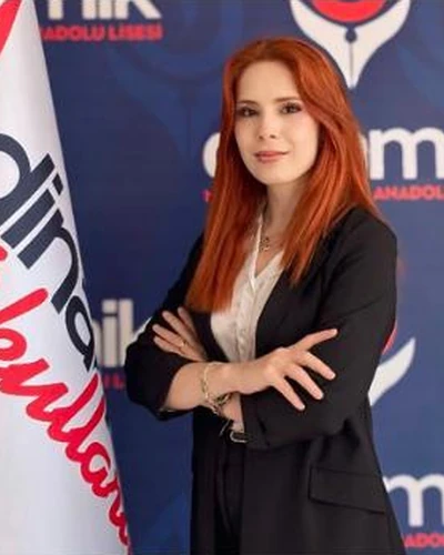 Ayşe Sarıkaya, Türk Dili ve Edebiyatı Öğretmeni