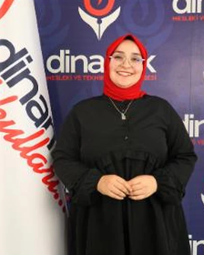 Büşra Öztürk, Matematik Öğretmeni