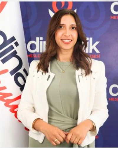 Elmas Yadigaroğlu, Coğrafya Öğretmeni