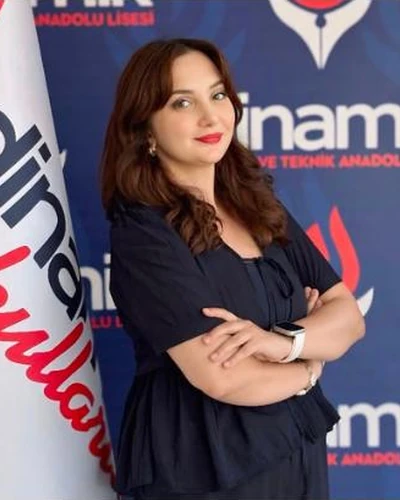 İrem Keskin, Biyoloji Öğretmeni