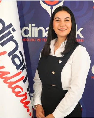 Kader Danışmaz, Tarih Öğretmeni