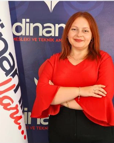 Melike Demirbağ, İngilizce Öğretmeni