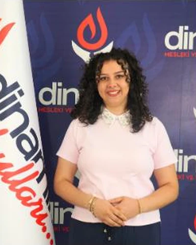 Pınar Çakmak, Matematik Öğretmeni