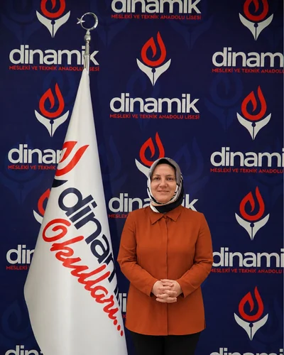 Sibel Kelkitli Özçelik, Kimya Teknolojileri Öğretmeni